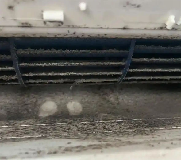崇礼空调吹的风有股烧焦味是怎么回事